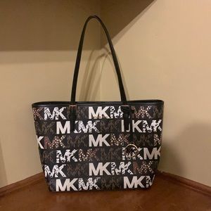 MICHAEL MICHAEL KORS 

Jet Set Travel Medium Carryall Tote Bag Black Brown Multi